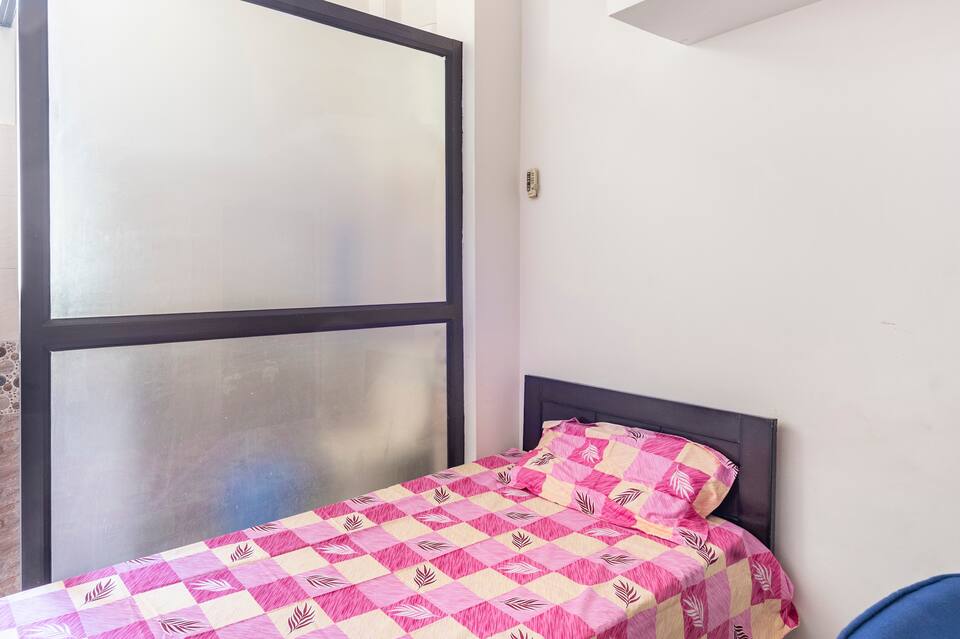 Ideal homestay for students and professionals in Dwarka near Delhi Airport and Yashobhoomi Expo